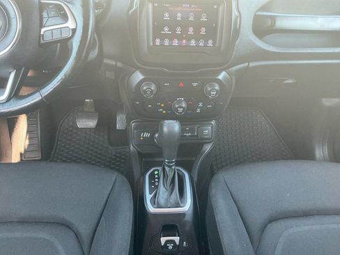 Used 2018 Jeep Renegade Latitude w/ Cold Weather Group AWD/4WD image 20
