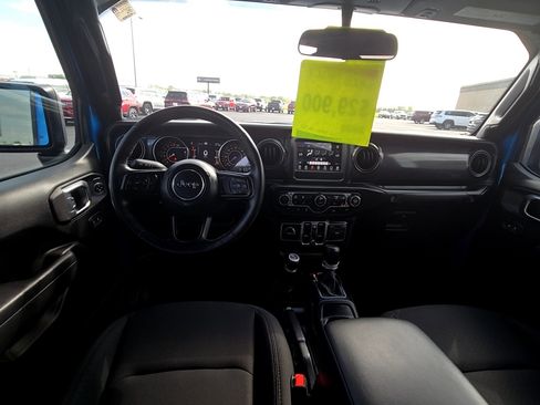 Used 2022 Jeep Gladiator Sport image 15