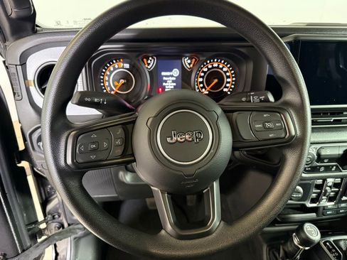 Certified 2025 Jeep Gladiator Nighthawk image 19