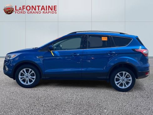 Used 2018 Ford Escape SE w/ SE Sync 3 Package FWD image 4