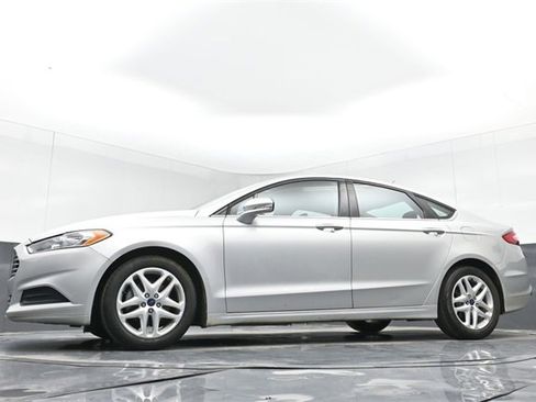 Used 2016 Ford Fusion SE image 44
