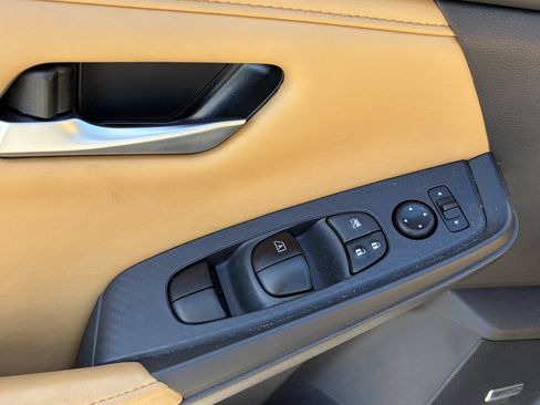 Used 2025 Nissan Sentra SV w/ SV Premium Package FWD image 8