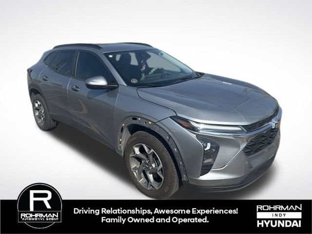 Used 2025 Chevrolet Trax LT FWD image 4