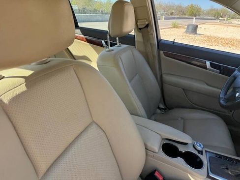 Used 2011 Mercedes-Benz C 300 Luxury image 23