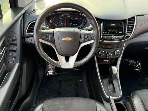 Used 2019 Chevrolet Trax LT w/ LT Convenience Package image 6