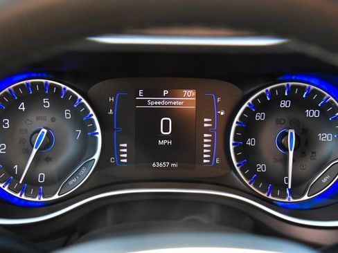 Used 2023 Chrysler Voyager LX FWD image 29