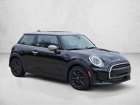 Used 2023 MINI Cooper 2-Door Hardtop image 3