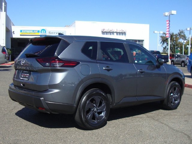 Used 2026 Nissan Rogue SV FWD image 4