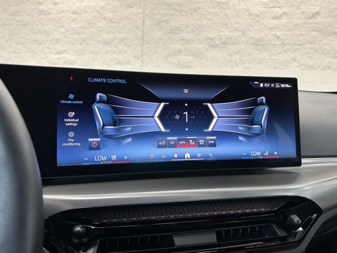 Used 2025 BMW M240i Coupe RWD image 23
