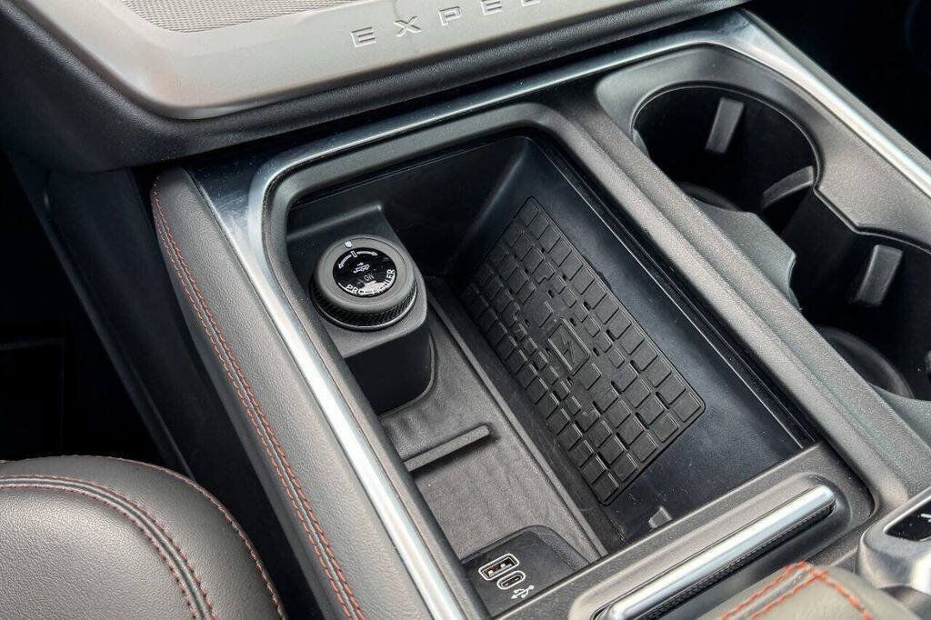 Used 2025 Ford Expedition Active AWD/4WD image 42