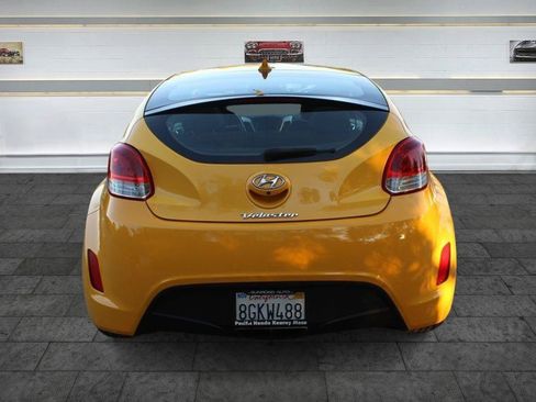 Used 2017 Hyundai Veloster FWD image 6