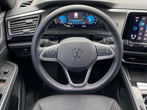 Certified 2024 Volkswagen Atlas Cross Sport SE image 6