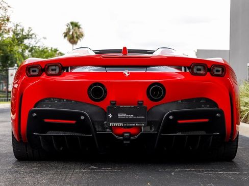 Used 2022 Ferrari SF90 Spider image 12