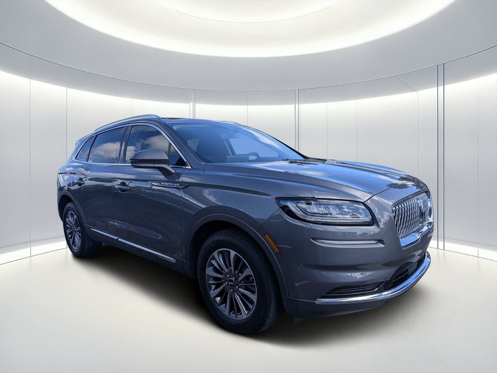 Used 2023 Lincoln Nautilus AWD w/ Premium Package image 2
