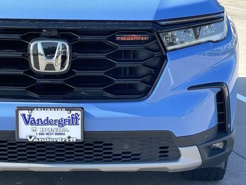 Used 2025 Honda Pilot TrailSport image 9