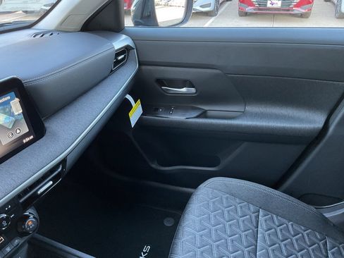 New 2026 Nissan Kicks SV image 36