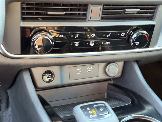 Used 2024 Nissan Rogue S AWD/4WD image 29