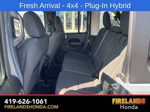 Used 2024 Jeep Wrangler Unlimited w/ Convenience Group AWD/4WD image 31