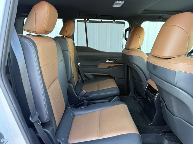 Used 2025 Lexus GX 550 w/ Accessory Package (2T) AWD/4WD image 33