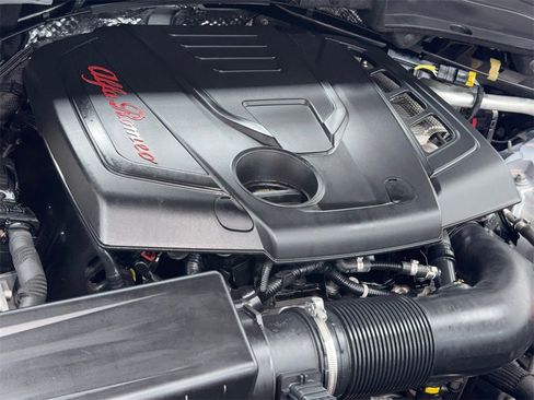 Used 2022 Alfa Romeo Stelvio Ti image 46