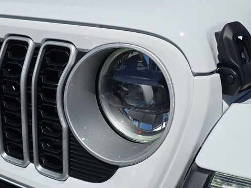 New 2026 Jeep Wrangler Unlimited Sahara AWD/4WD image 30