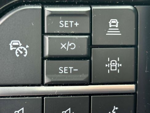 Used 2023 Ford F150 Lightning Platinum image 21