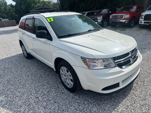 Used 2017 Dodge Journey SE w/ Flexible Seating Group image 1