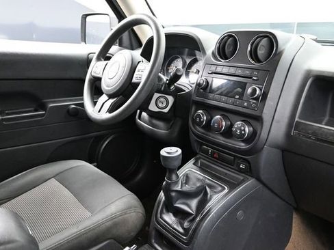 Used 2015 Jeep Patriot Sport FWD image 16