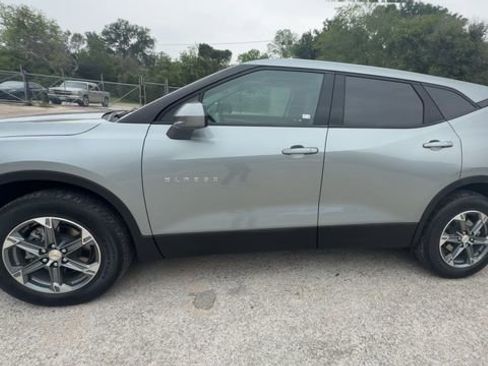 Used 2025 Chevrolet Blazer LT FWD image 5