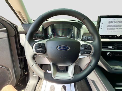 Used 2025 Ford Explorer Active w/ Active Comfort Package AWD/4WD image 11