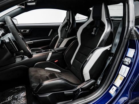 Used 2020 Ford Mustang Shelby GT500 w/ Carbon Fiber Track Pack image 38