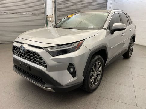 Used 2022 Toyota RAV4 Limited AWD/4WD image 8