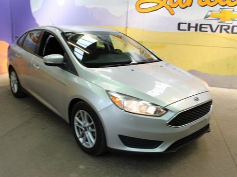 Used 2017 Ford Focus SE image 4