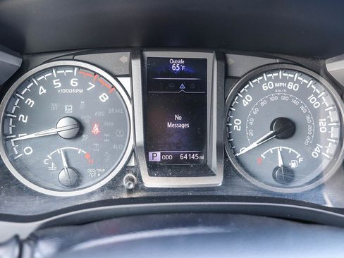 Certified 2023 Toyota Tacoma TRD Off-Road AWD/4WD image 24