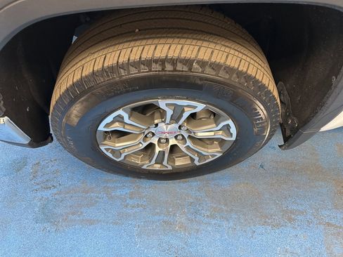 Certified 2025 GMC Sierra 1500 SLT image 15