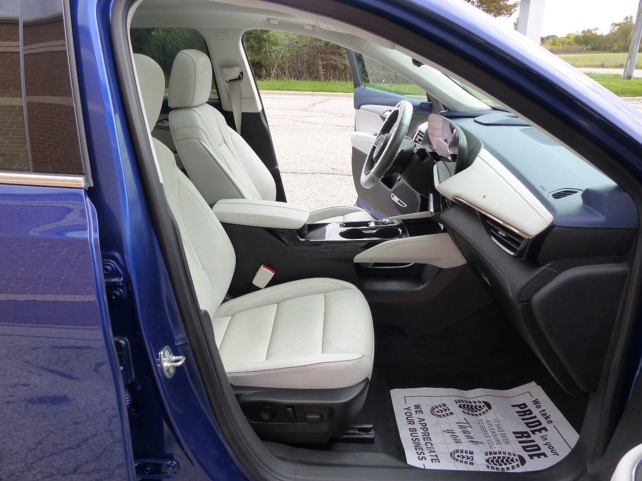 Used 2025 Buick Envision Avenir AWD/4WD image 54