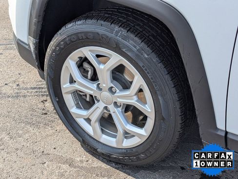 Used 2024 Jeep Compass Latitude image 11