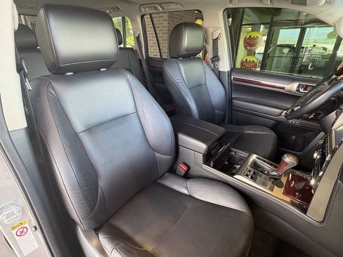 Used 2014 Lexus GX 460 w/ Premium Package AWD/4WD image 32