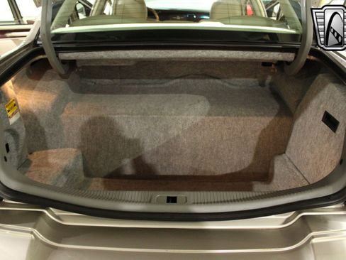 Used 2003 Lincoln Town Car Executive image 19