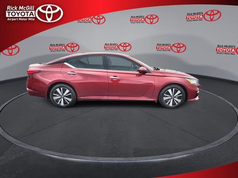 Used 2022 Nissan Altima 2.5 SL FWD image 9