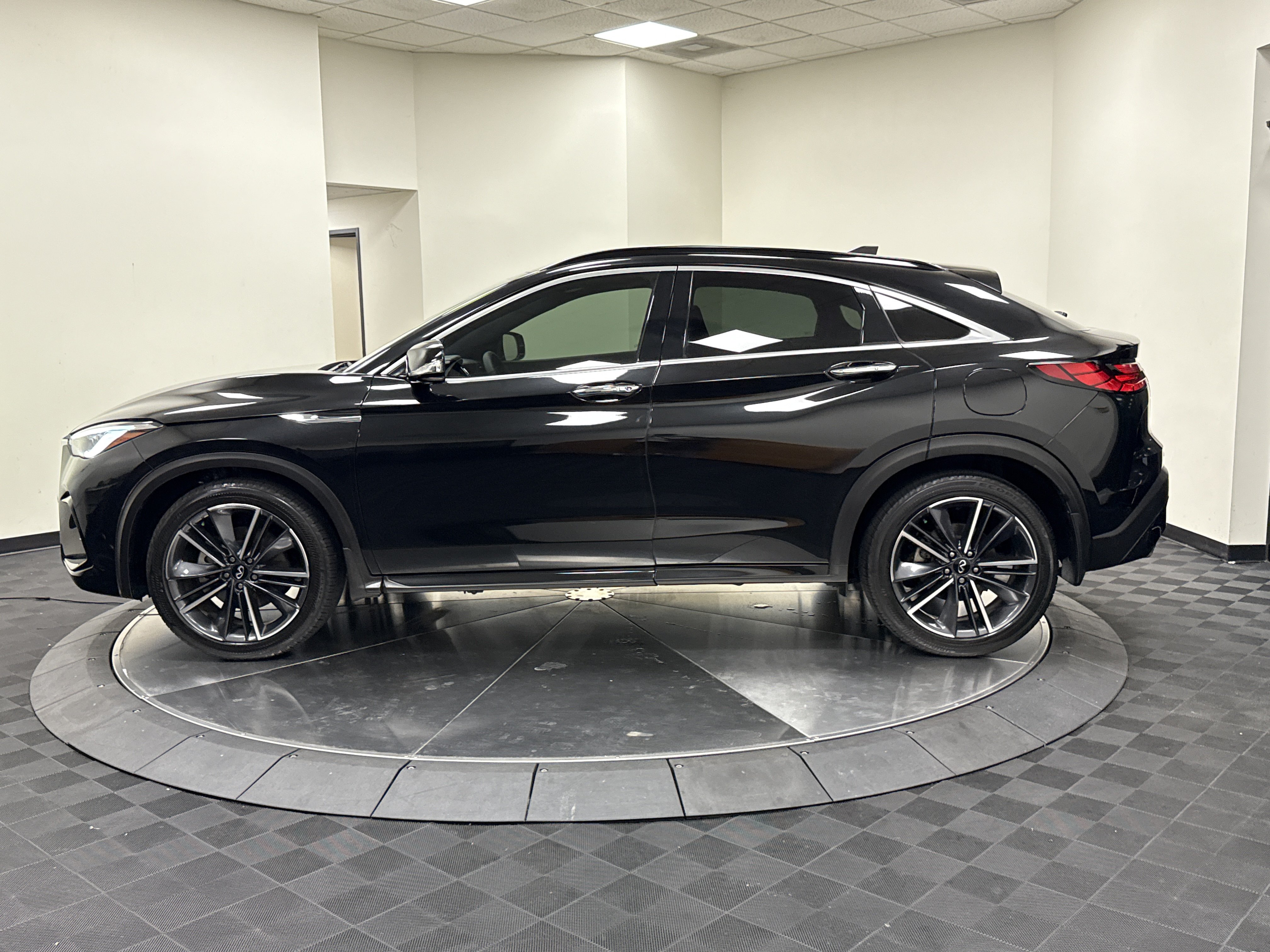 Certified 2023 INFINITI QX55 Sensory w/ Lighting Package AWD/4WD image 4