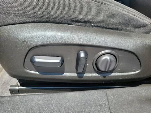 Used 2018 Chevrolet Malibu LT FWD image 19