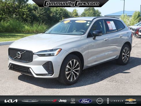 Used 2025 Volvo XC60 B5 Plus image 2