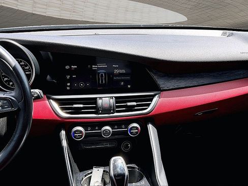 Used 2020 Alfa Romeo Giulia w/ Nero Edizione RWD image 4