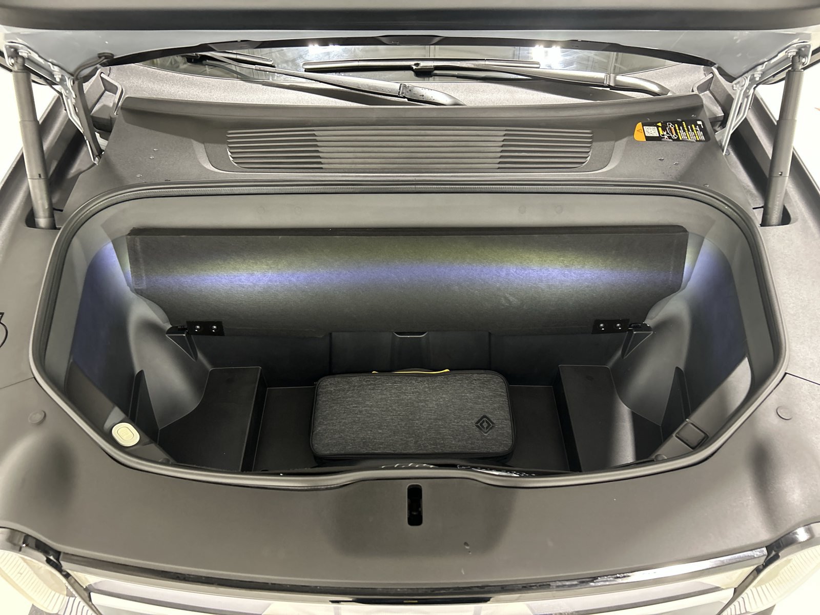 Used 2022 Rivian R1T Adventure AWD/4WD image 14