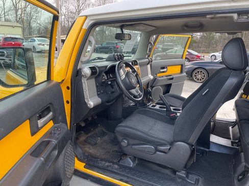 Used 2007 Toyota FJ Cruiser Base 4dr SUV 4WD (4L V6 6M) image 24