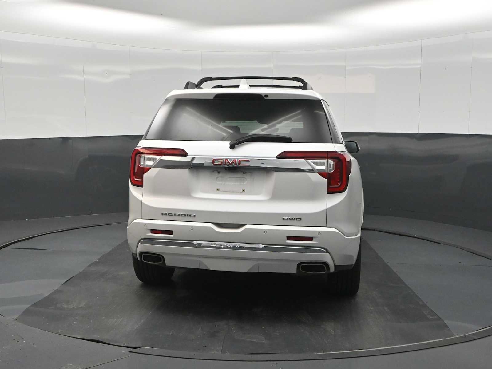 Used 2022 GMC Acadia Denali w/ Denali Ultimate Package AWD/4WD image 2