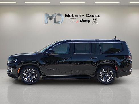 Used 2024 Jeep Wagoneer Series III AWD/4WD image 3