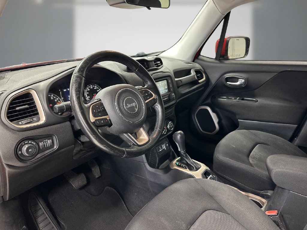 Used 2016 Jeep Renegade Latitude FWD image 13