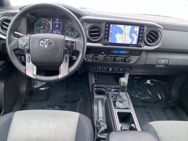 Used 2021 Toyota Tacoma TRD Off-Road w/ Technology Package AWD/4WD image 10